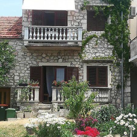 Apartments Martinac ซูโกชัน ภายนอก รูปภาพ