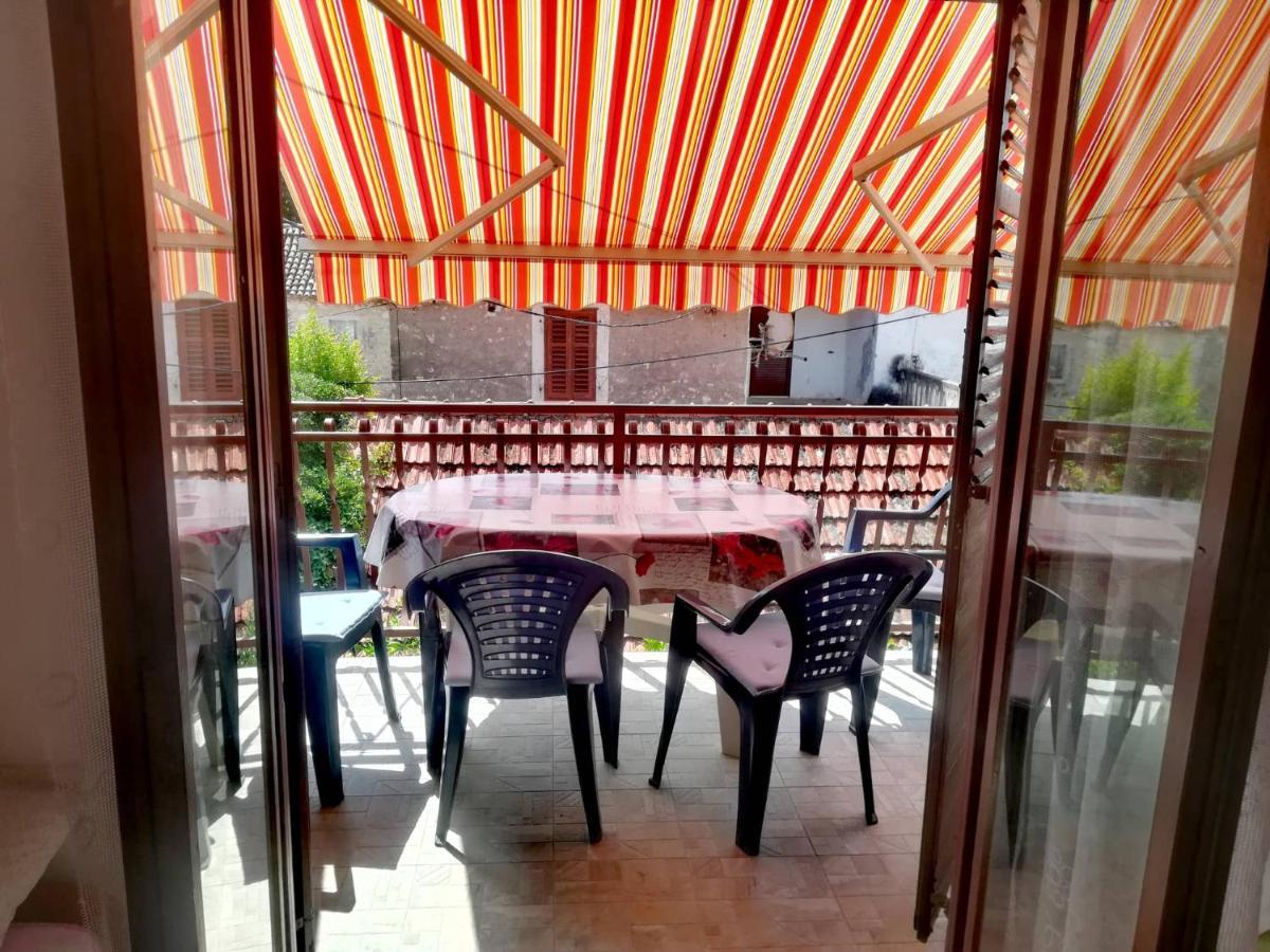 Apartments Martinac ซูโกชัน ภายนอก รูปภาพ