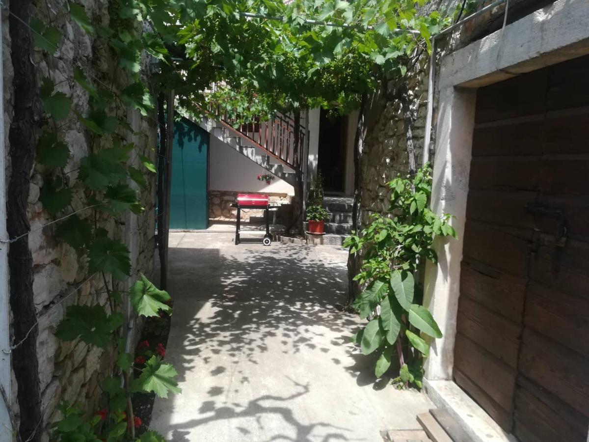 Apartments Martinac ซูโกชัน ภายนอก รูปภาพ