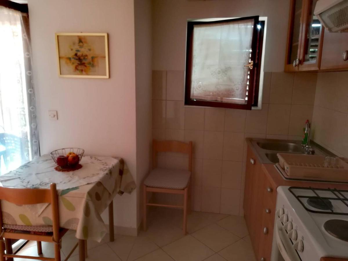 Apartments Martinac ซูโกชัน ภายนอก รูปภาพ