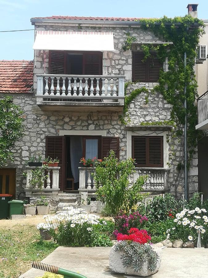 Apartments Martinac ซูโกชัน ภายนอก รูปภาพ