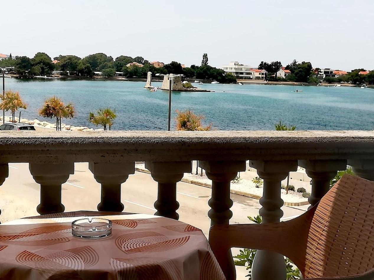 Apartments Martinac ซูโกชัน ภายนอก รูปภาพ