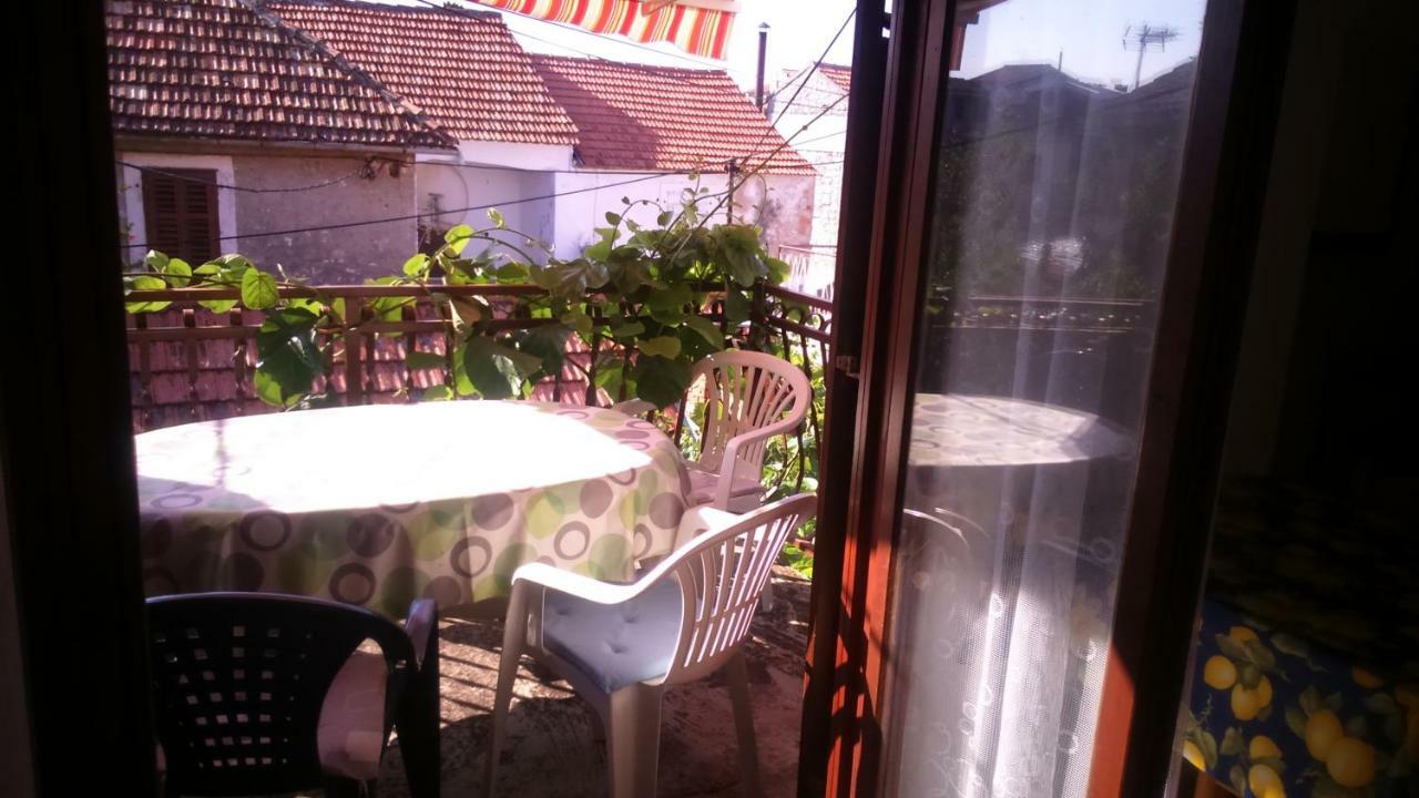Apartments Martinac ซูโกชัน ภายนอก รูปภาพ